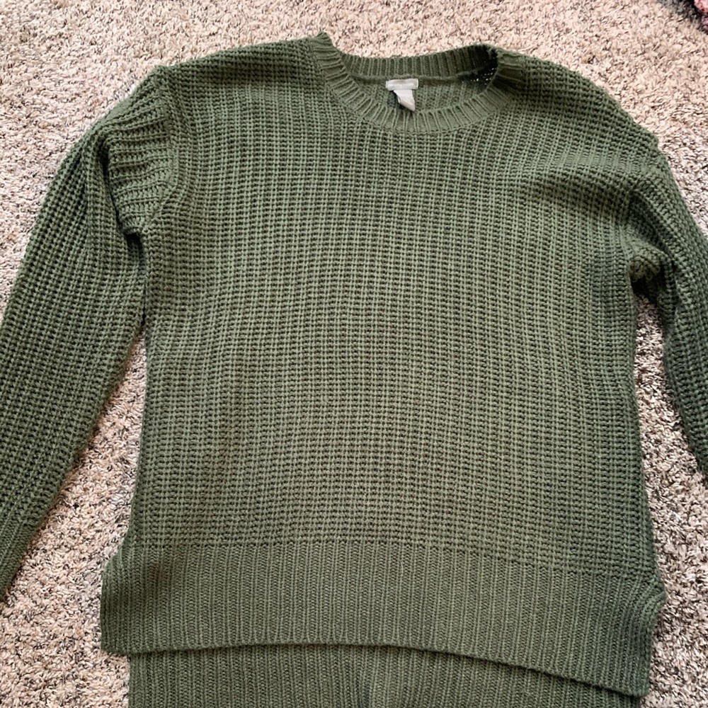 Sweater with zippers